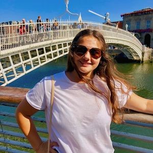 Meet your Posher, Emily